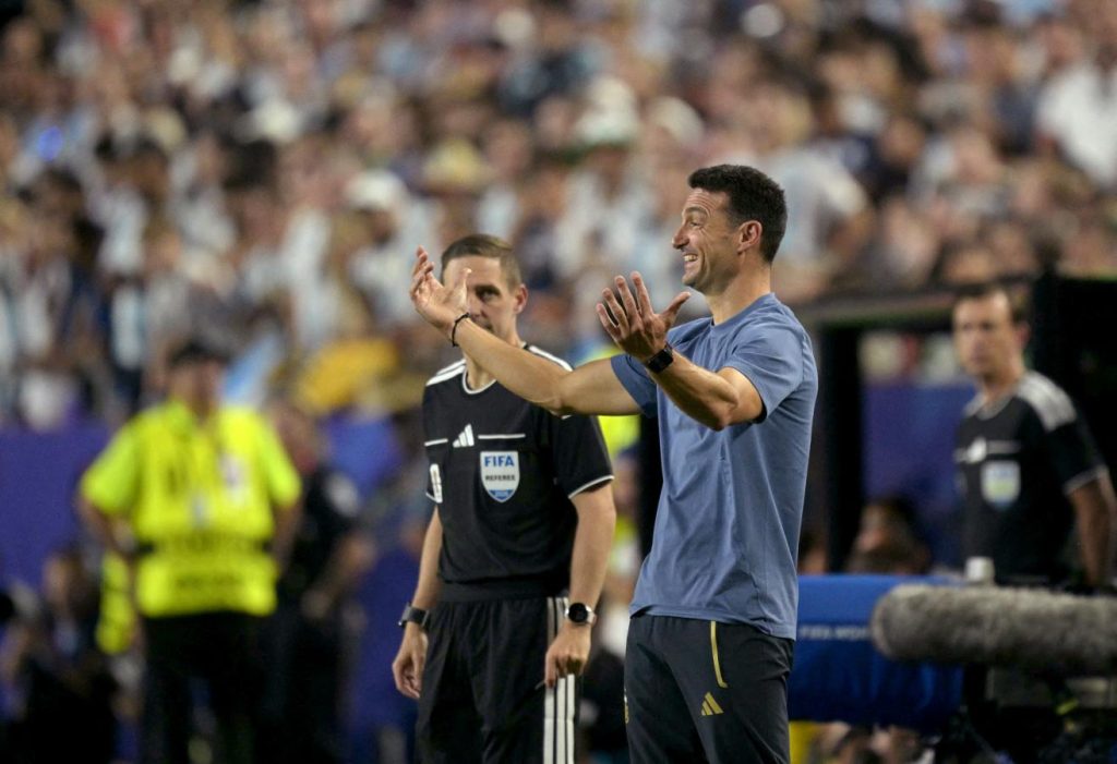 Scaloni: “Si trabajamos como hoy, será difícil que nos ganen”