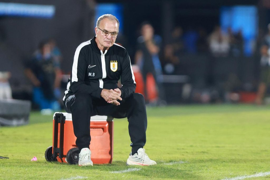 Malas noticias para Uruguay: Bielsa pierde una pieza clave para el Mundial