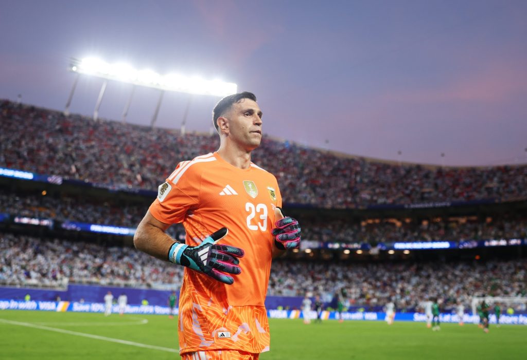 Dibu Martínes rendido a los pies de Messi: “Es un ejemplo para todos”