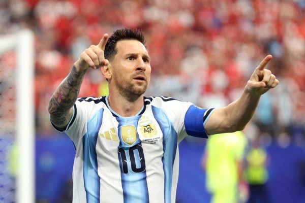 Con otra actuación estelar de Messi, Argentina venció a Austria y se aseguró la clasificación