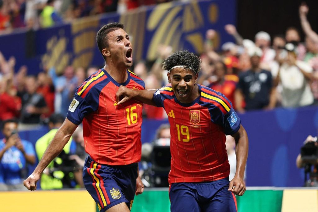España goleó a Arabia Saudita y quedó a un paso de la clasificación