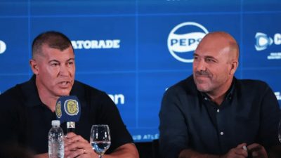 Belloso ratificó a Almirón como DT de Rosario Central: “Hasta mi mamá me pide que lo eche, pero no”