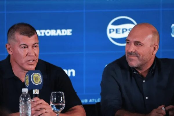 Belloso ratificó a Almirón como DT de Rosario Central: “Hasta mi mamá me pide que lo eche, pero no”