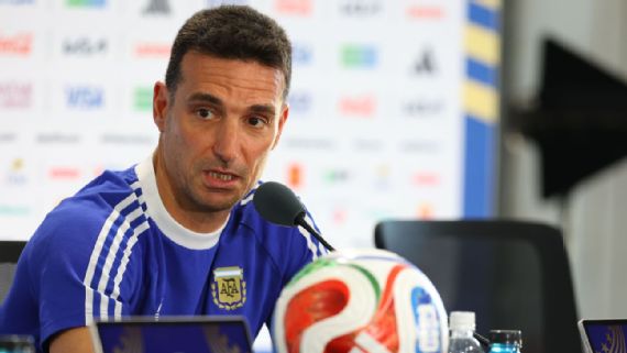 Scaloni y el apoyo a Messi: ”El grupo es el que saca adelante las situaciones buenas y malas”